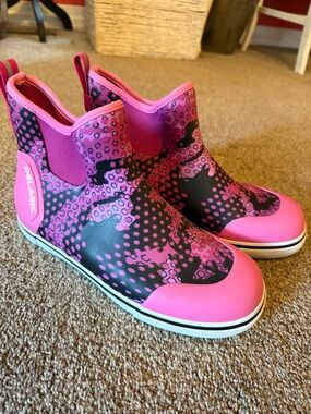 Pelagic Pink and Black Camo Neoprene Pull-On Rain Boots